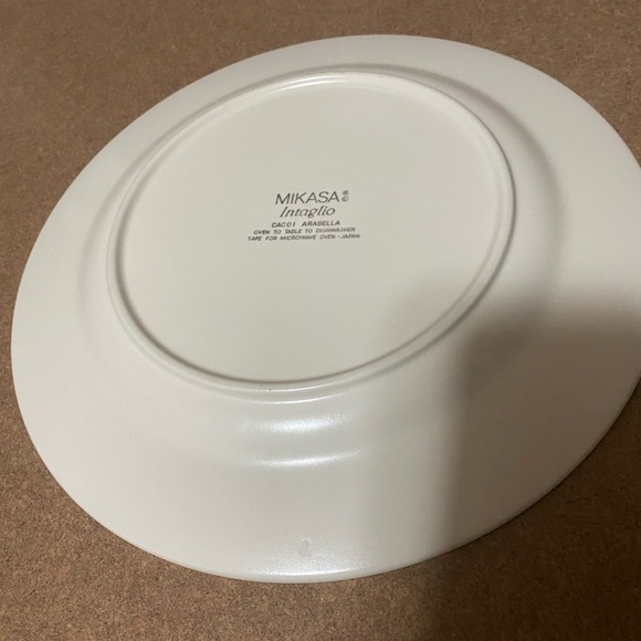 Mikasa Intaglio Arabella CAC01 11" Dinner Plates set of 4 - Picture 5 of 8